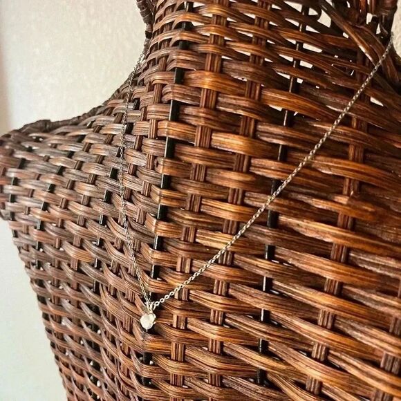 Beautiful large CZ pendant necklace on silver tone chain - Picture 4 of 8